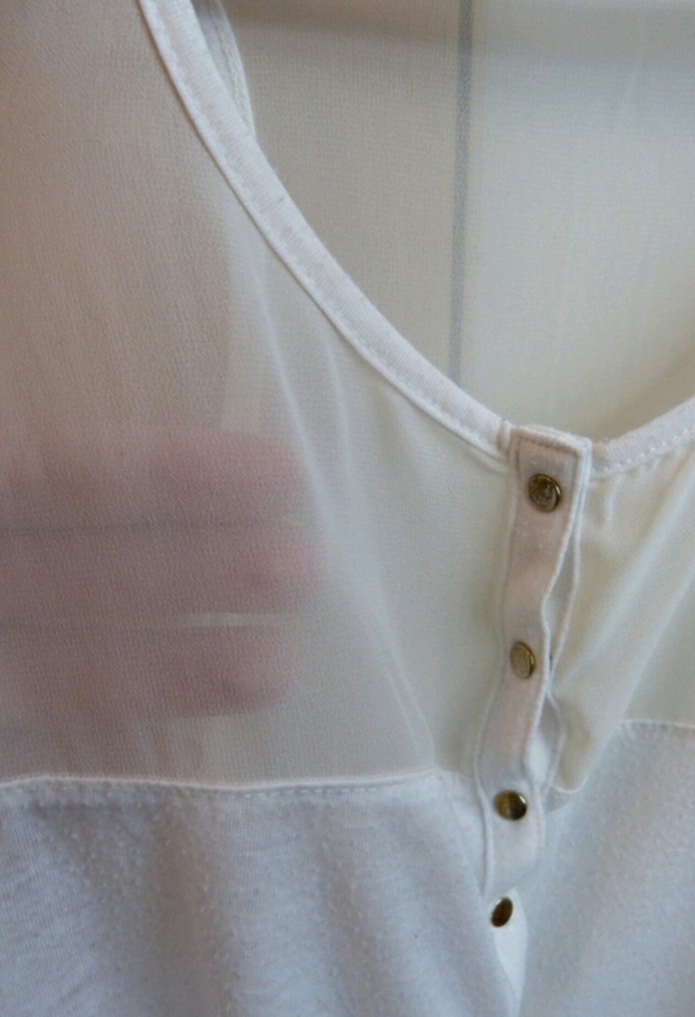 Cremfarbendes Top
