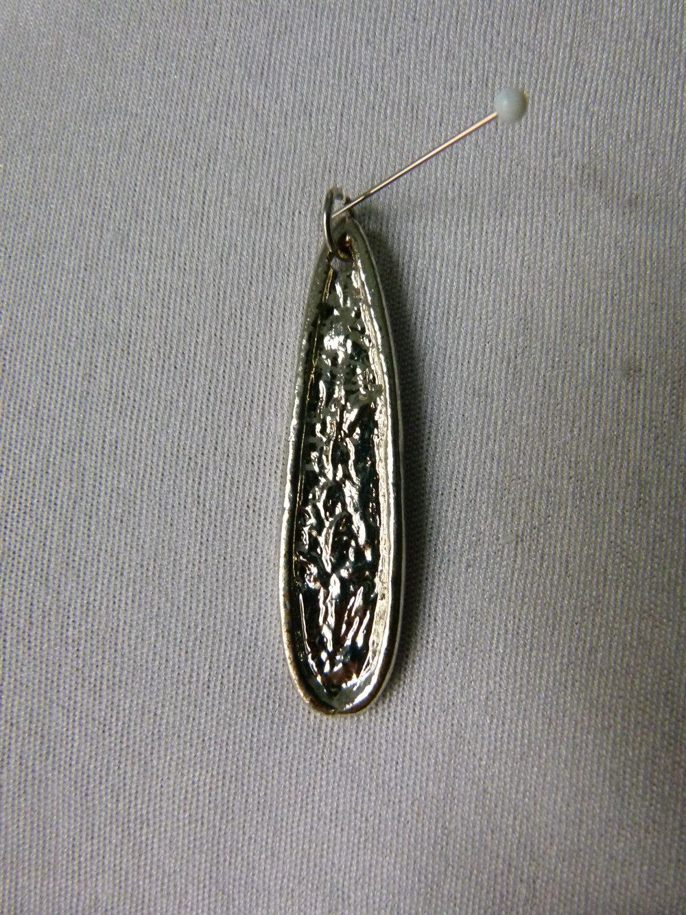 Tropfen Anhänger, silberfarbenes Metall mit Struktur, Modeschmuck, Gothic Boho Festival Goa Mori