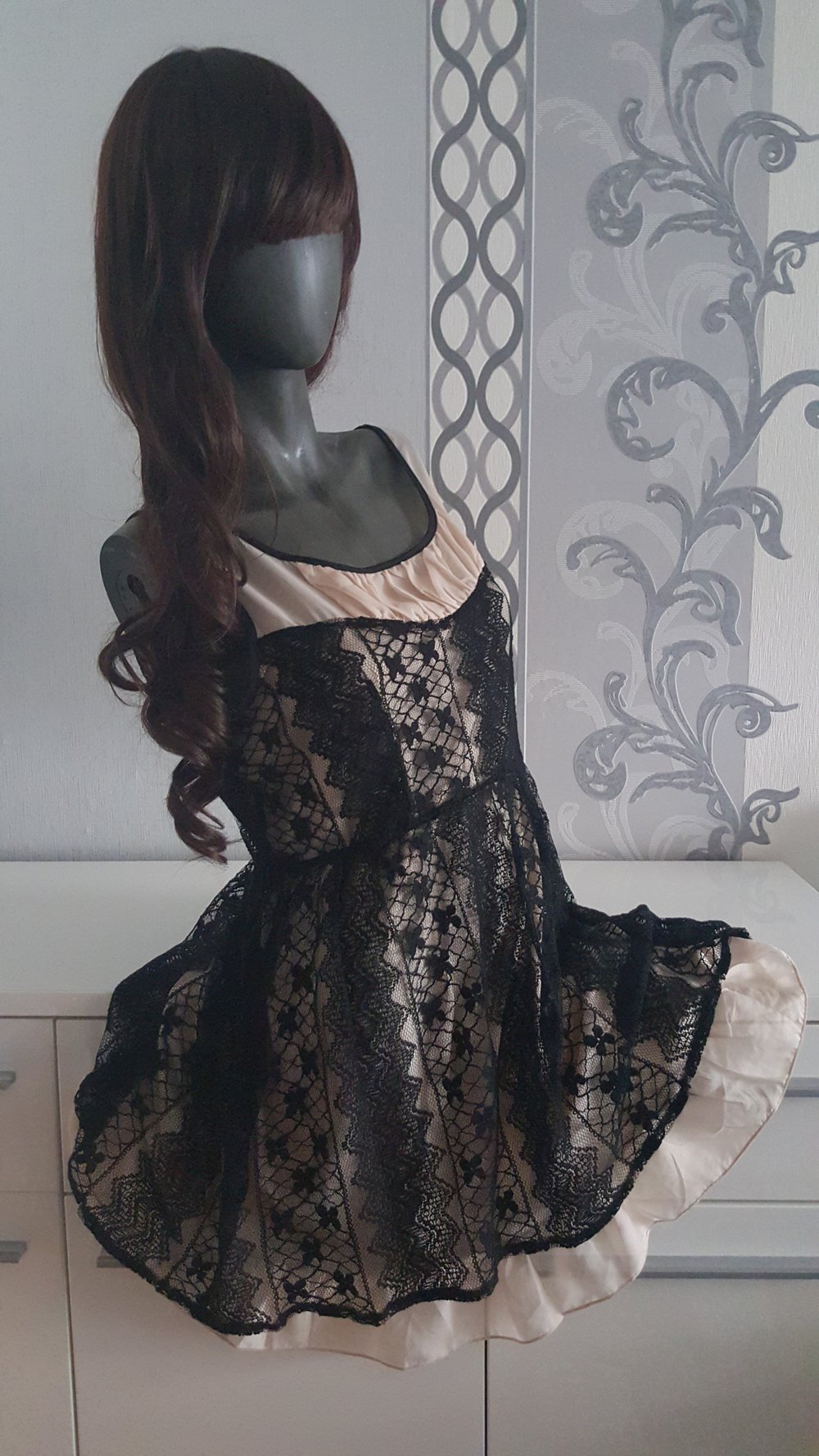 Schönes Spitzen Kleid beige schwarz ausgez. L auch XL 40 / 42