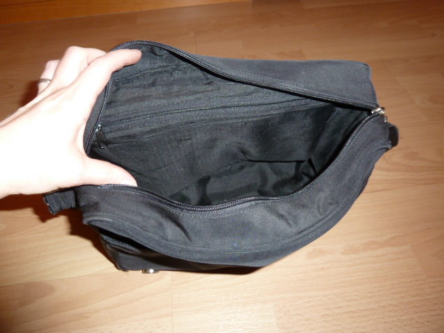 große schwarze Tasche