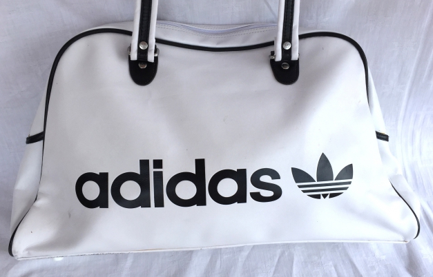 Weiße Adidas Tasche