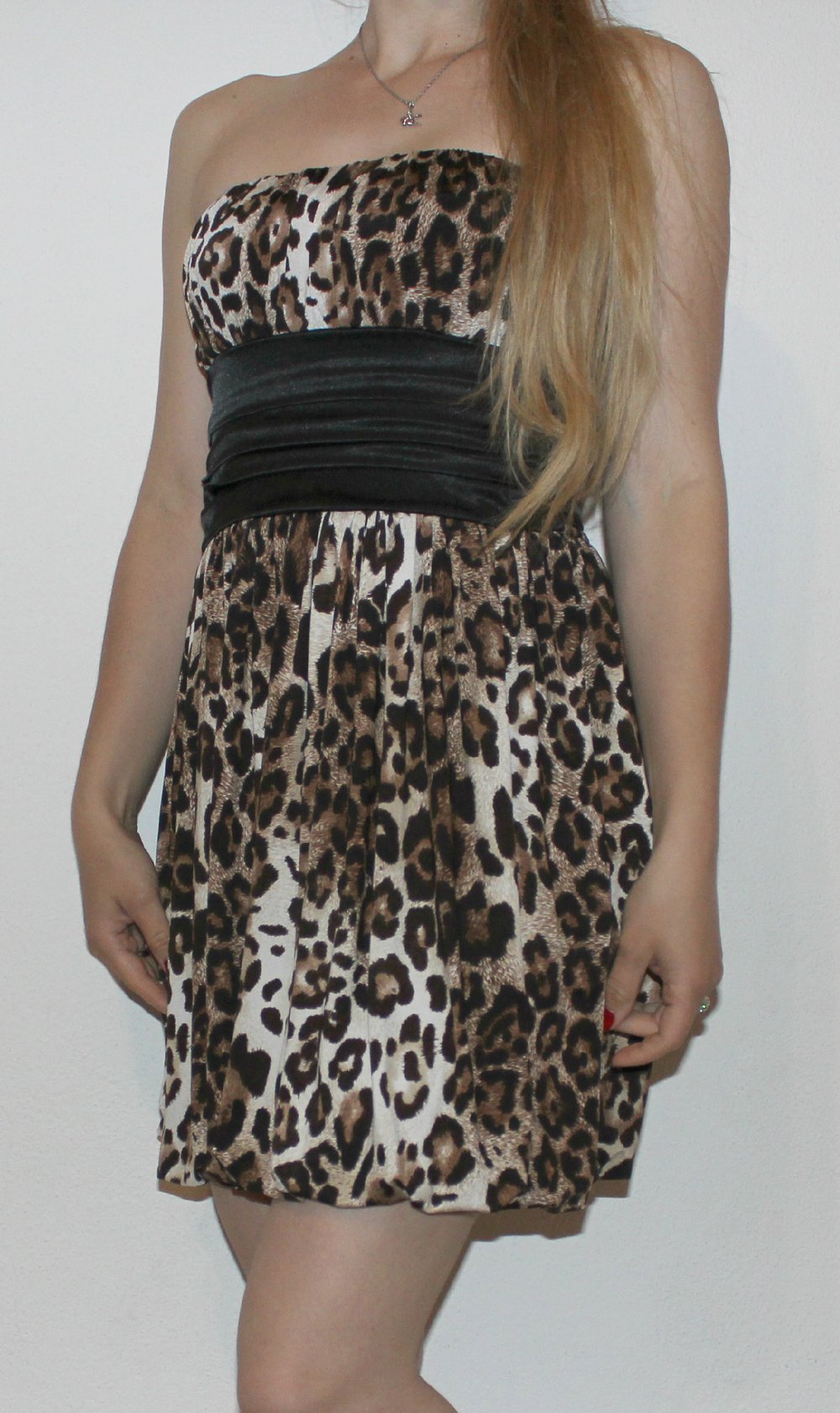 Sehr Schöne Leo Kleid