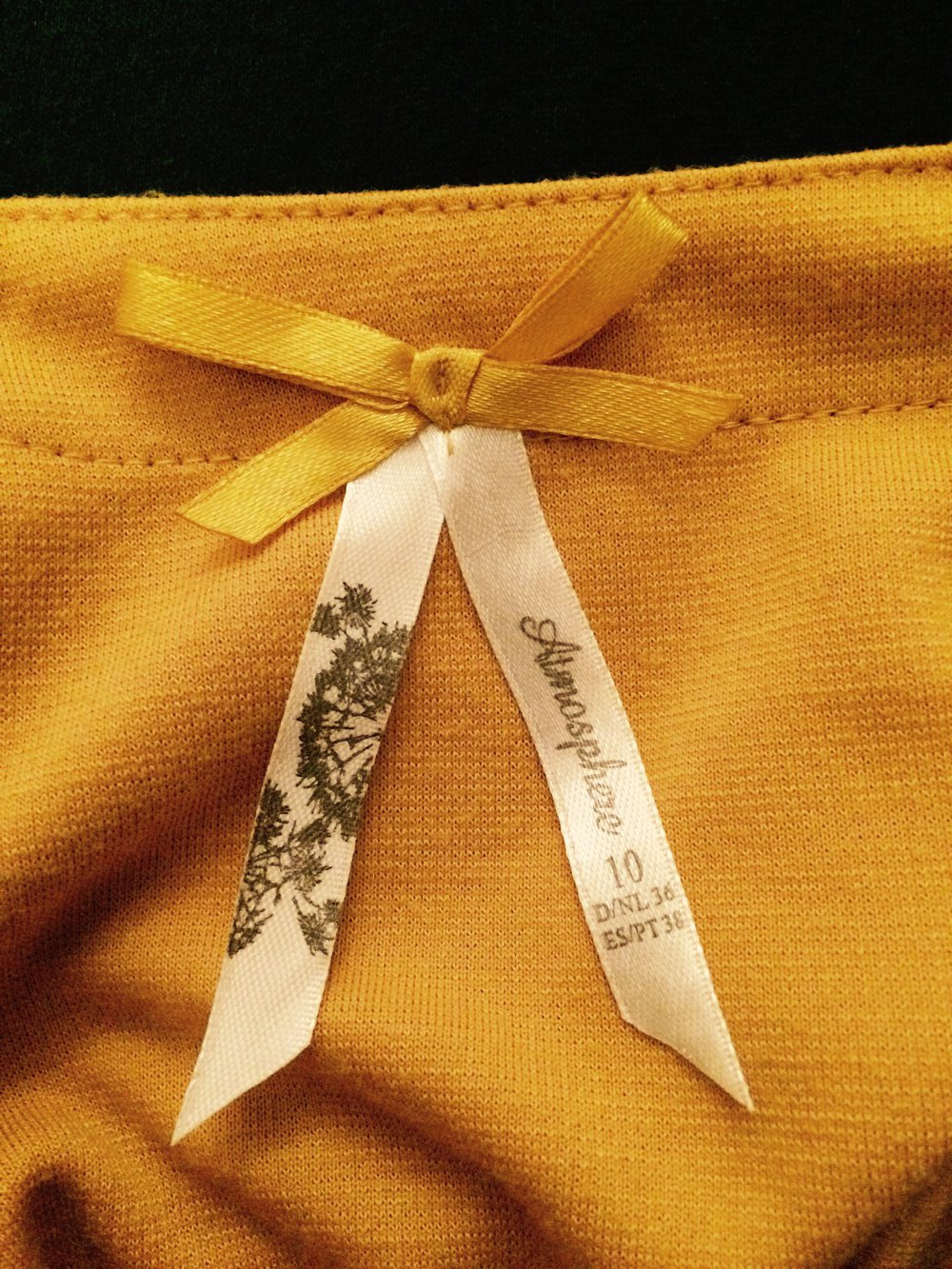 Hübsches Retro-Kleid in gelb