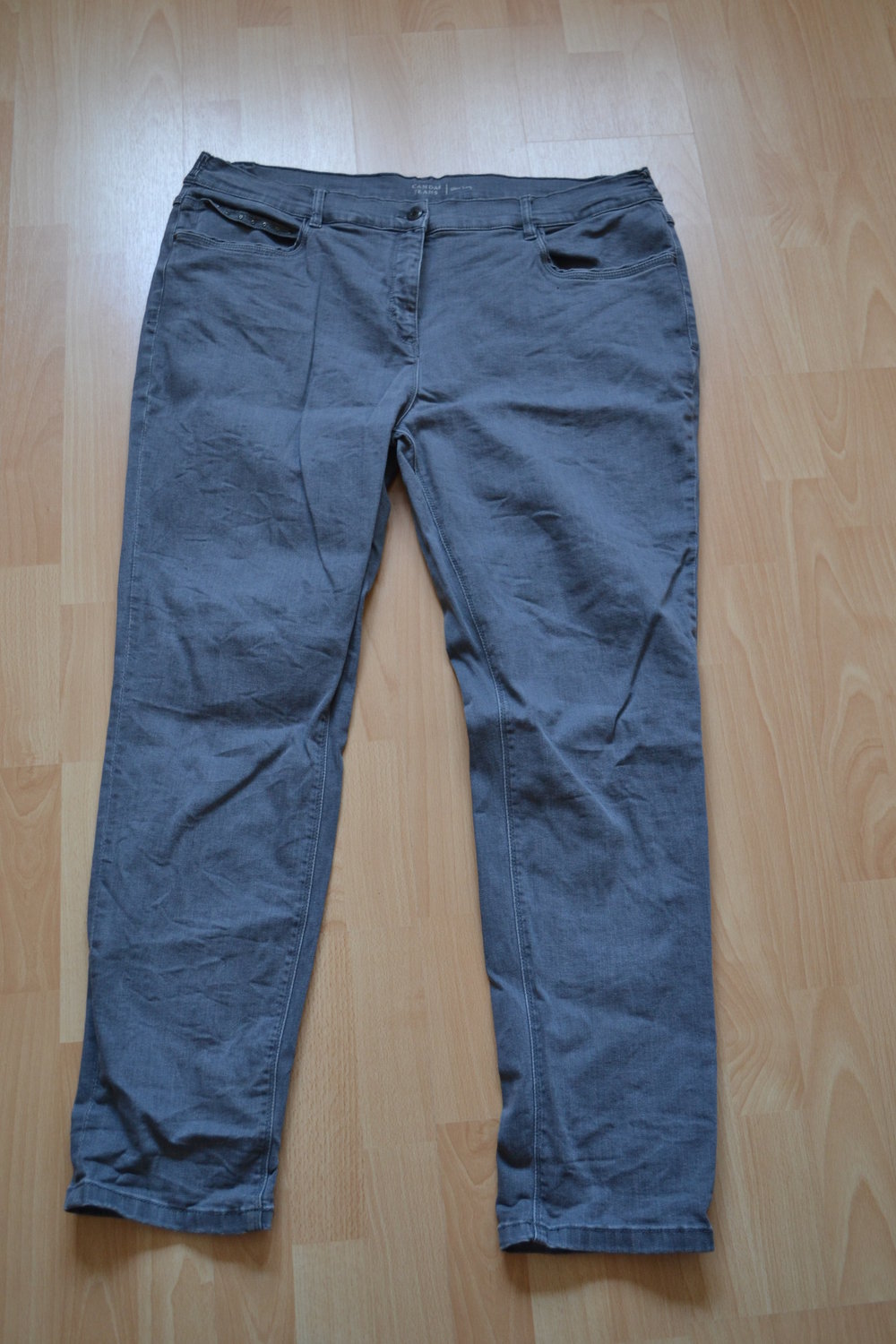 hellgraue Jeanshose