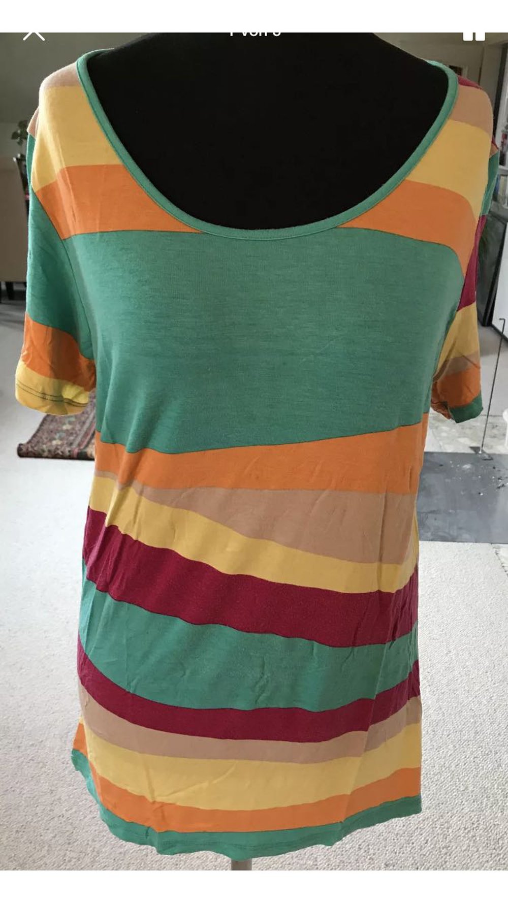 Buntes Shirt/Tunika Größe 48/50
Toll so einfach weißen oder schwarzen Basics – Kostenloser Versand!
