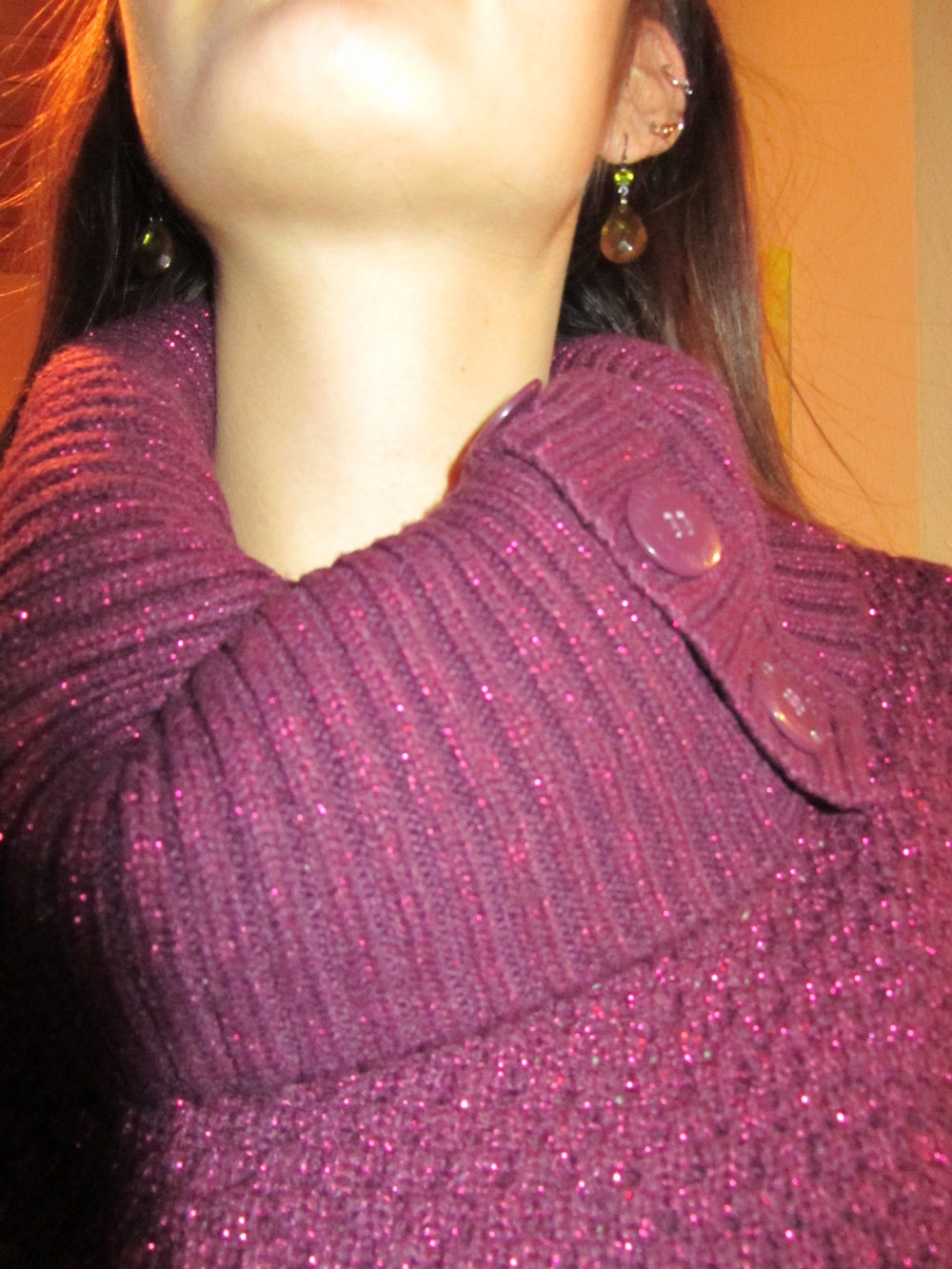 Magentafarbener Pullover mit Glitzerfäden Herbst Winter Weihnachten