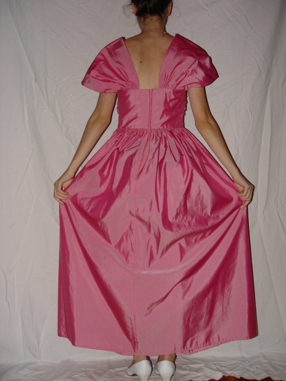Ballkleid rosa pink lang schimmernd kurzarm romantisch zauberhaft schön elegant