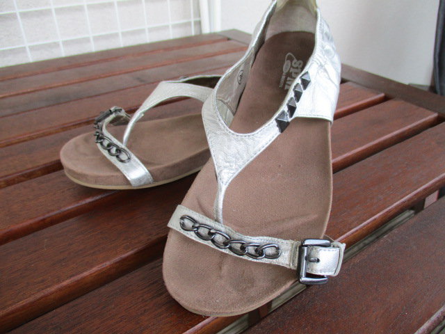 SPM, Silbersandalen/ Zehensteg, neuwertig