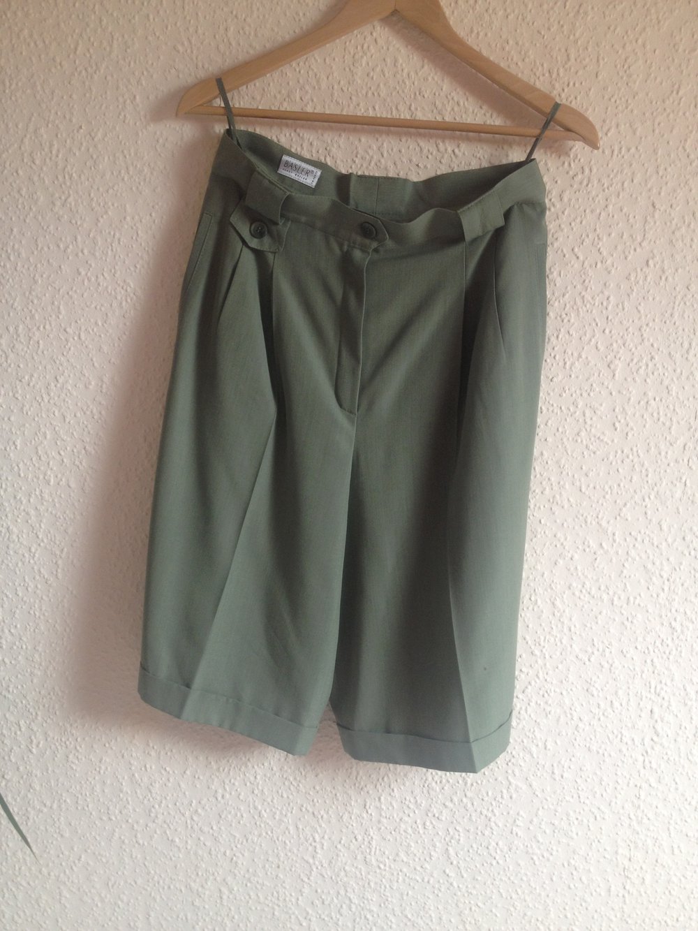 grüne Shorts (high-waist)