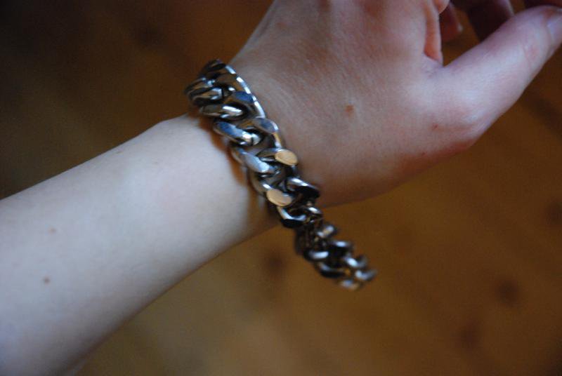dickes, schweres Kettenarmband