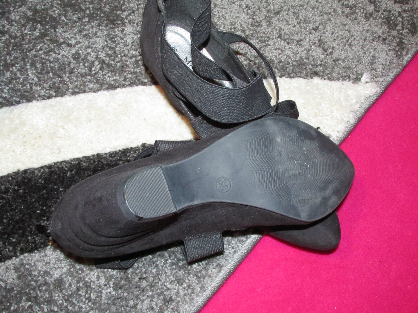 neuwetig Marco Tozzi Pumps mit Gummibändern. Größe 38