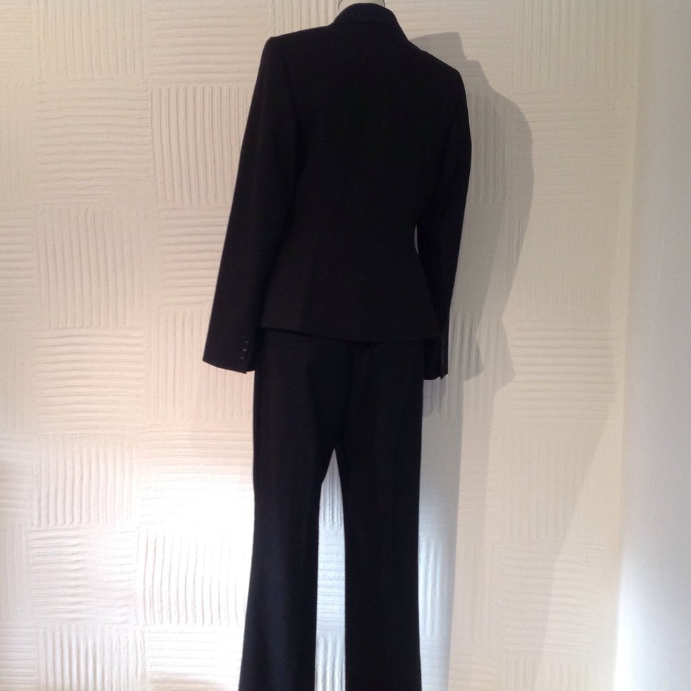Schwarzer Hosenanzug - Größe 40 - Kurzgröße - Blazer - Bundfaltenhose 