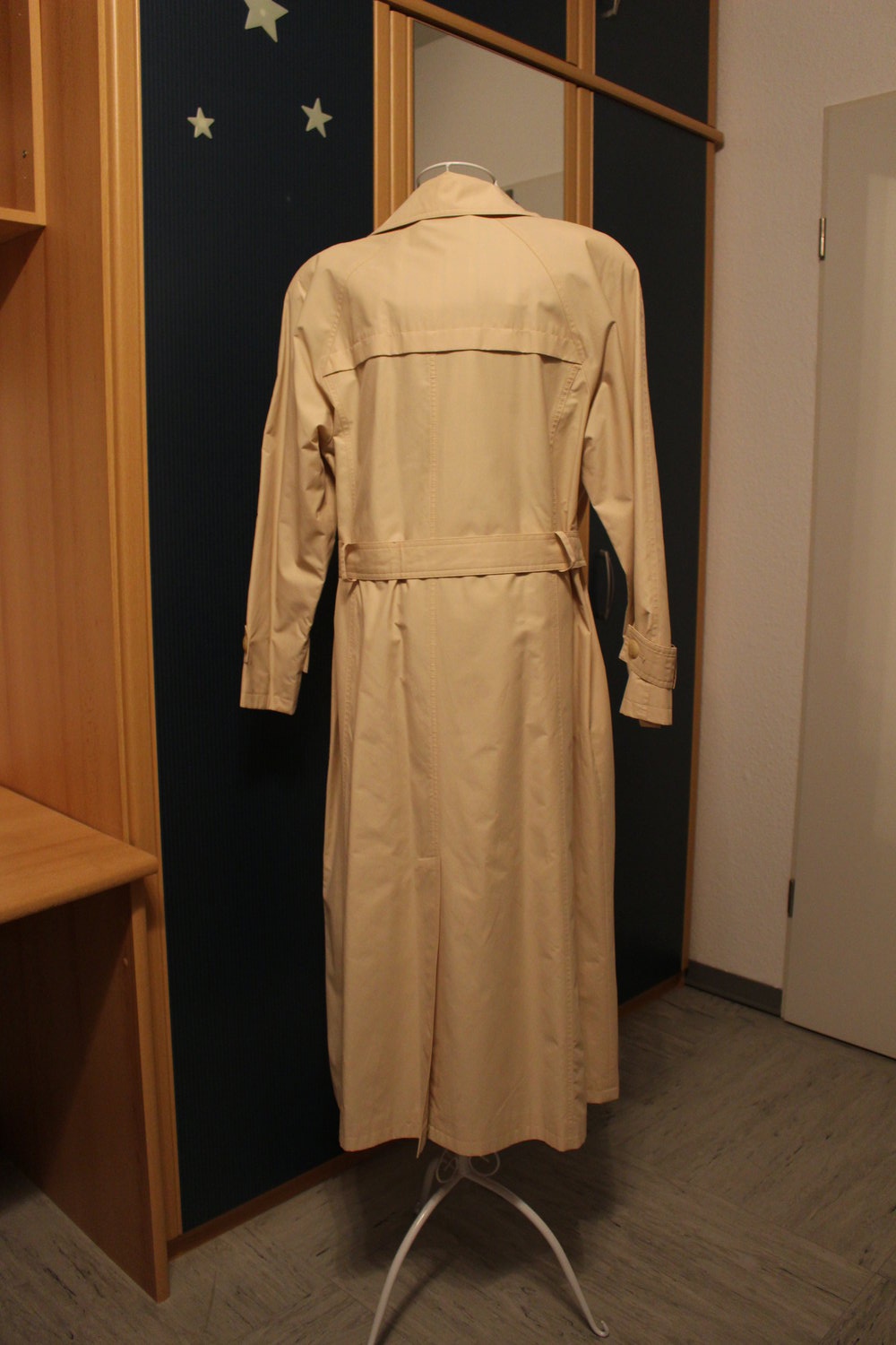 373. Neuer Trenchcoat/Sommermantel von Heine, Gr. 40, beige
