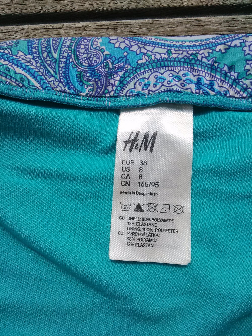 Bikinihöschen in bläulichem Paisley Muster
