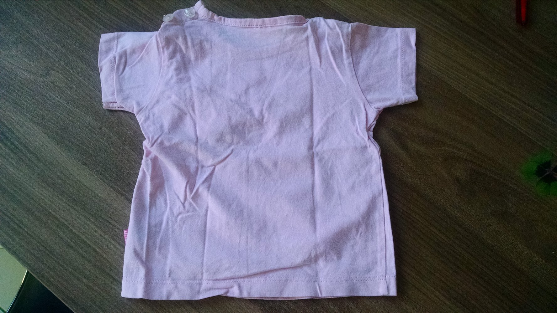 Rosa T-Shirt mit aufgesetzter Tasche Gr. 80