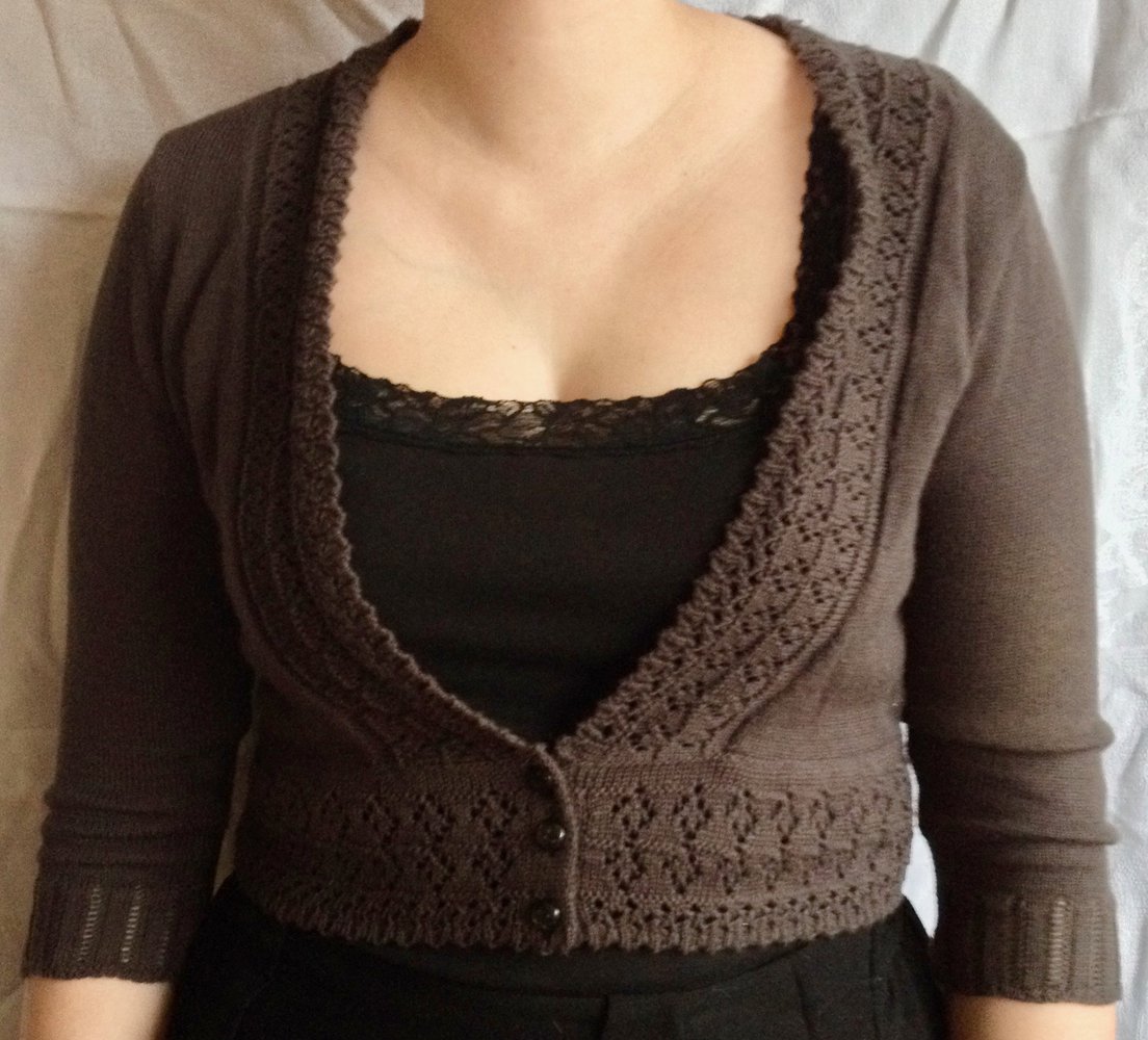 Romantische kurze Strickjacke mit Strickmuster von H&M