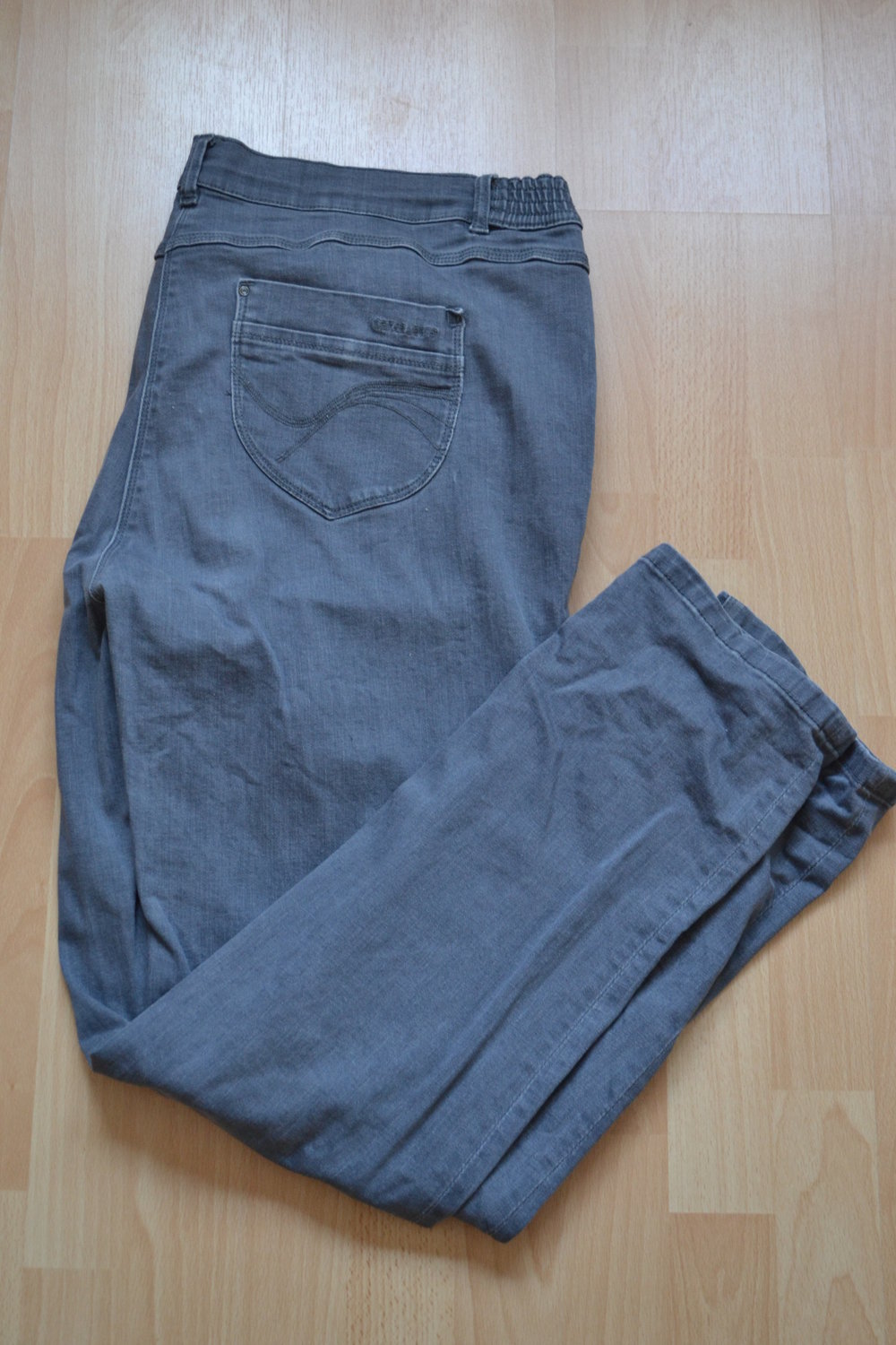 hellgraue Jeanshose