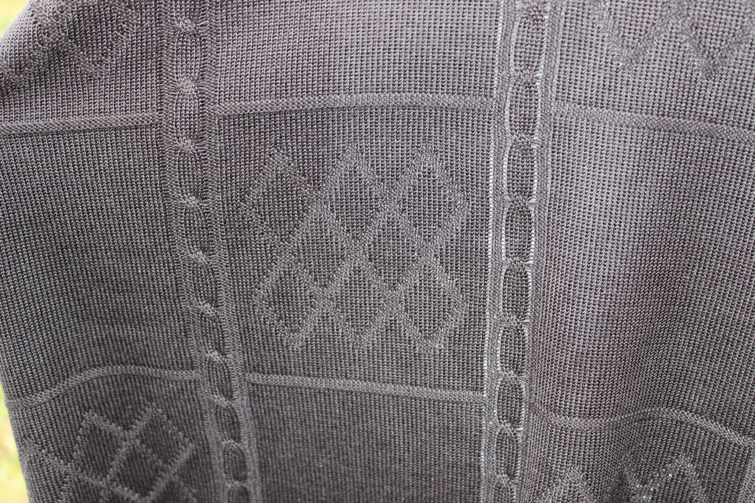 schwarzer True Vintage Oversized Pullover mit Stehkragen und gestricktem Muster