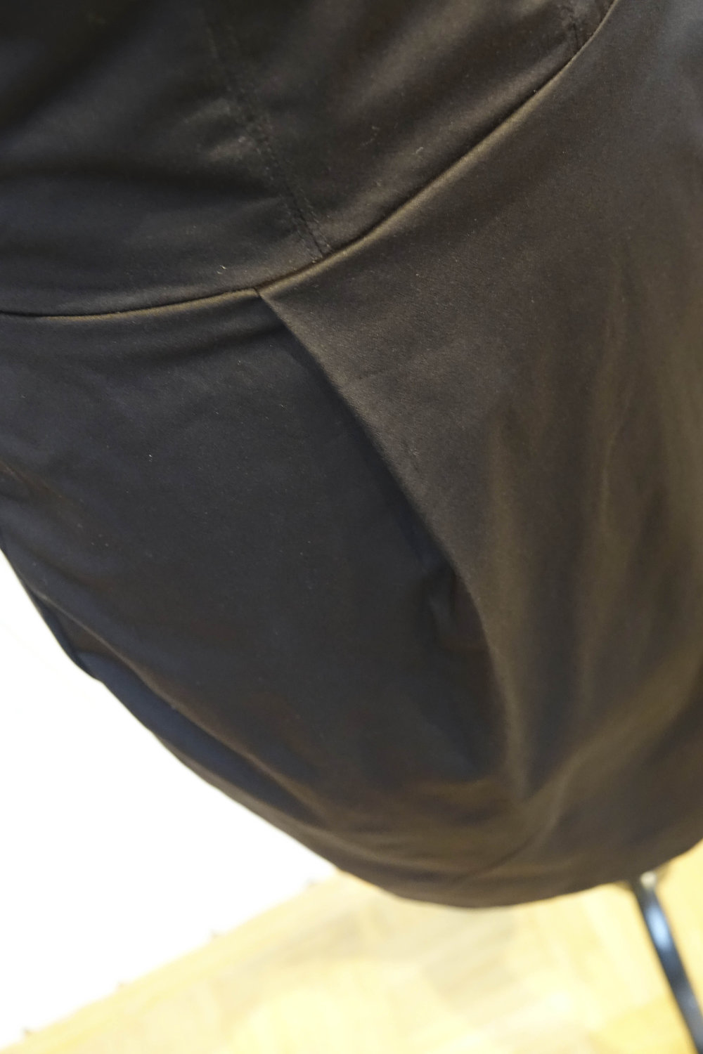 Schwarzes klassisches Kleid, Schulterfrei