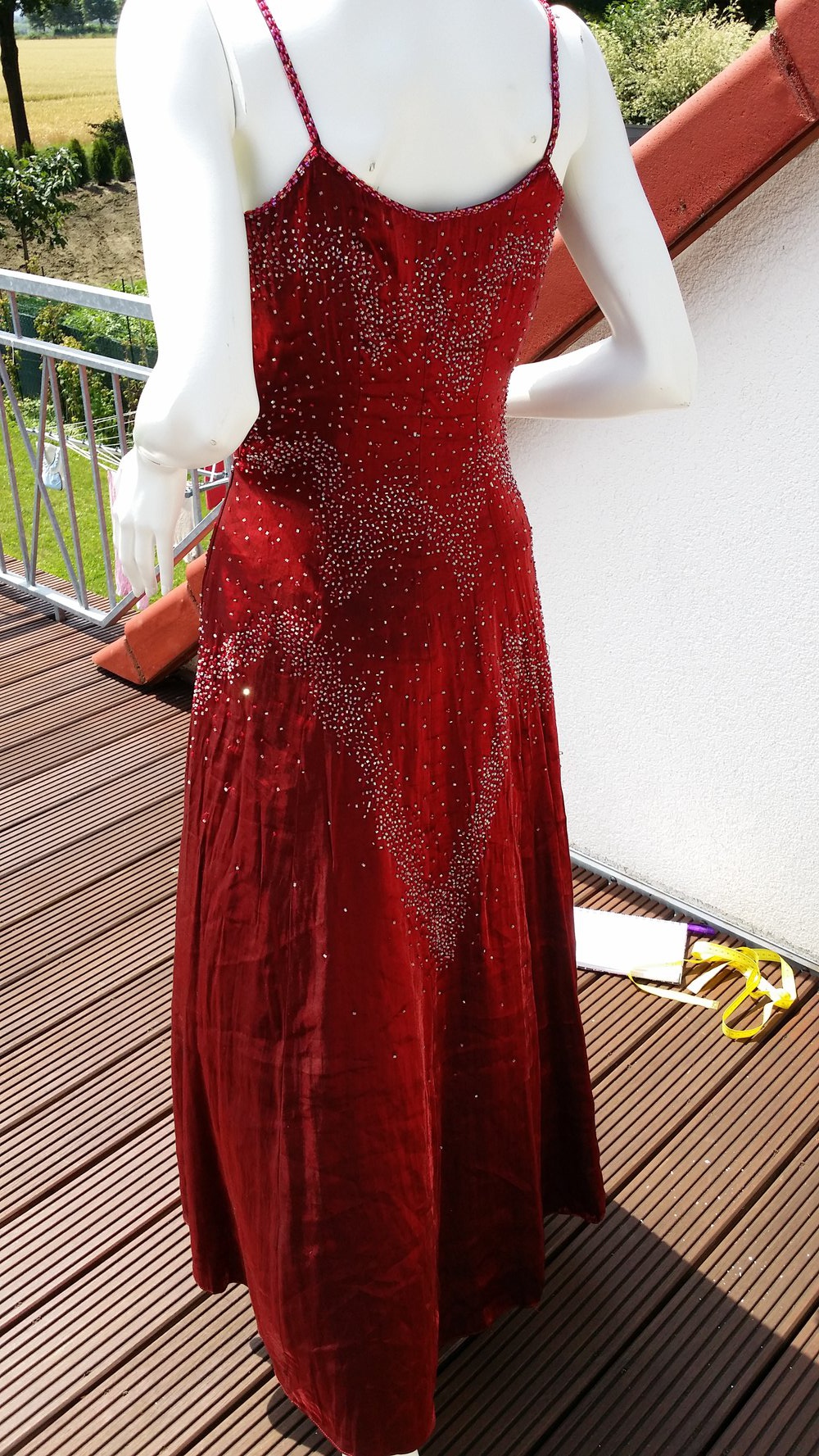 rotes langes Abendkleid mit Glitzersteinchen verziert - Größe 34
