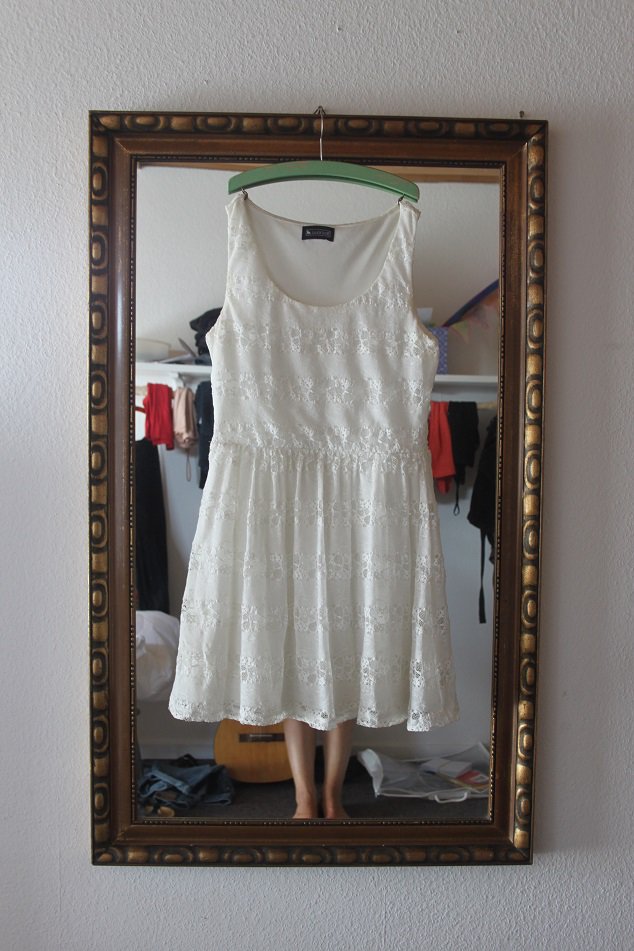 Skaterkleid aus weißer Spitze