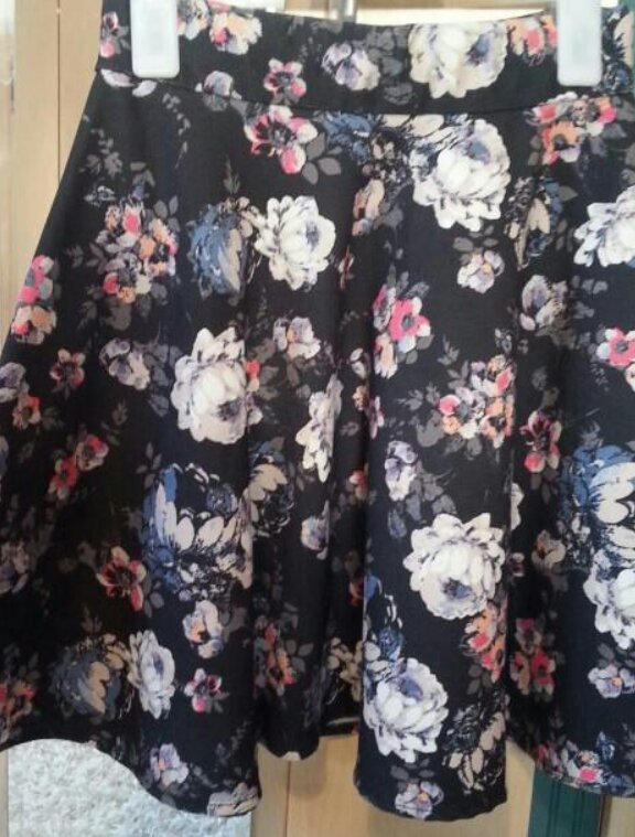Rock mit Blumenmuster