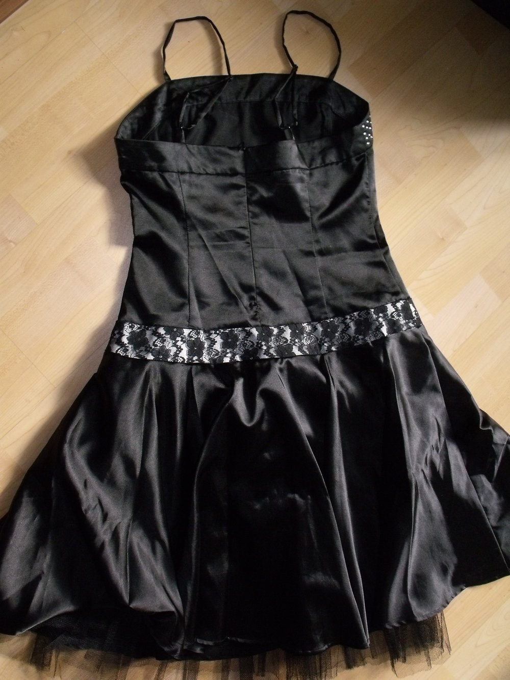 Knielanges Abendkleid