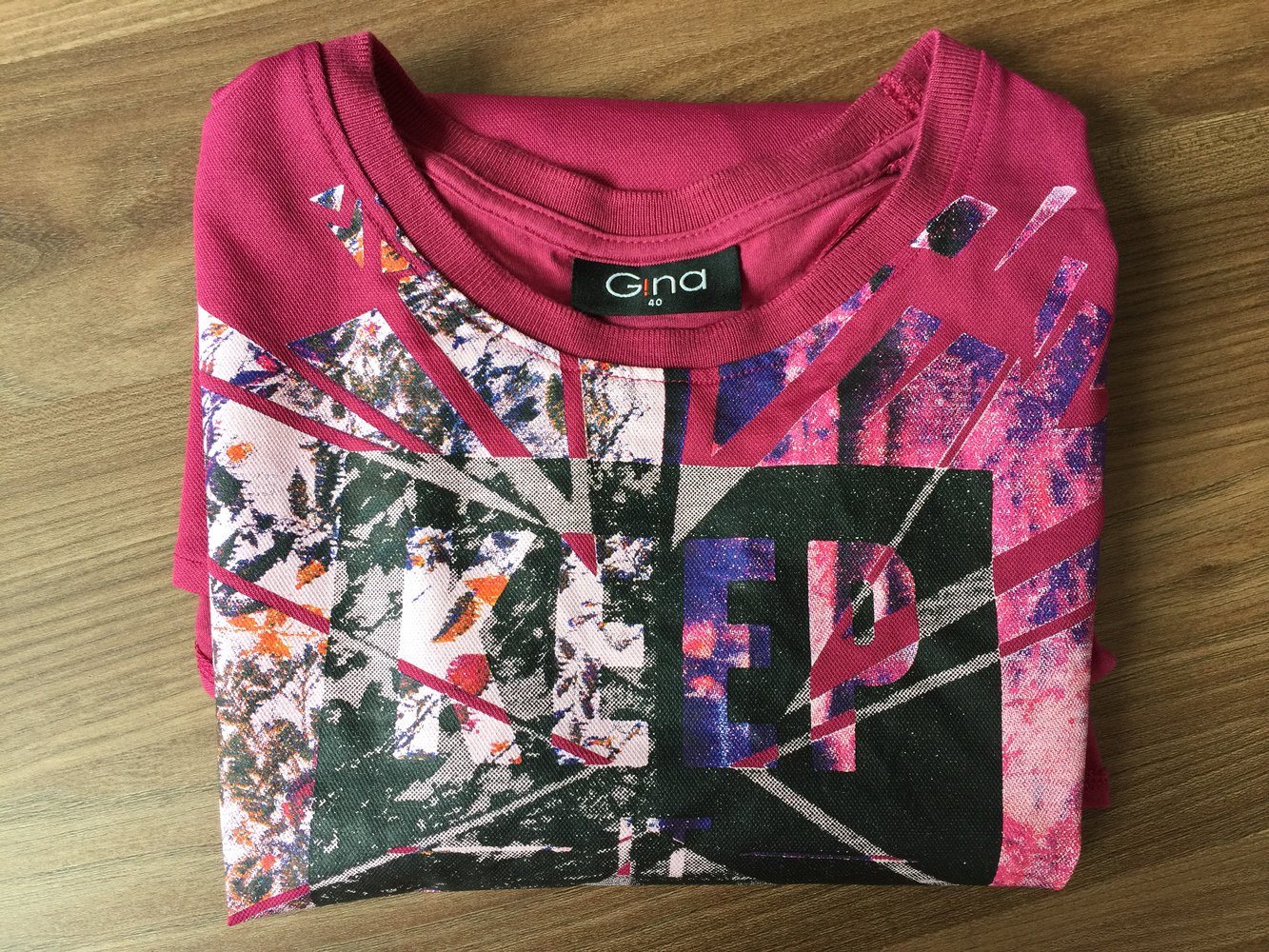 Pinkes Shirt mit Aufdruck