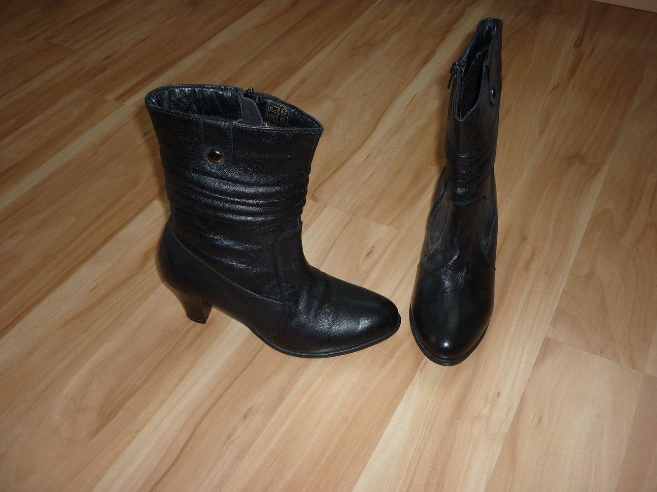 NEU: Stiefel Stiefeletten Ankle Boots schwarz mit Absatz Größe 36