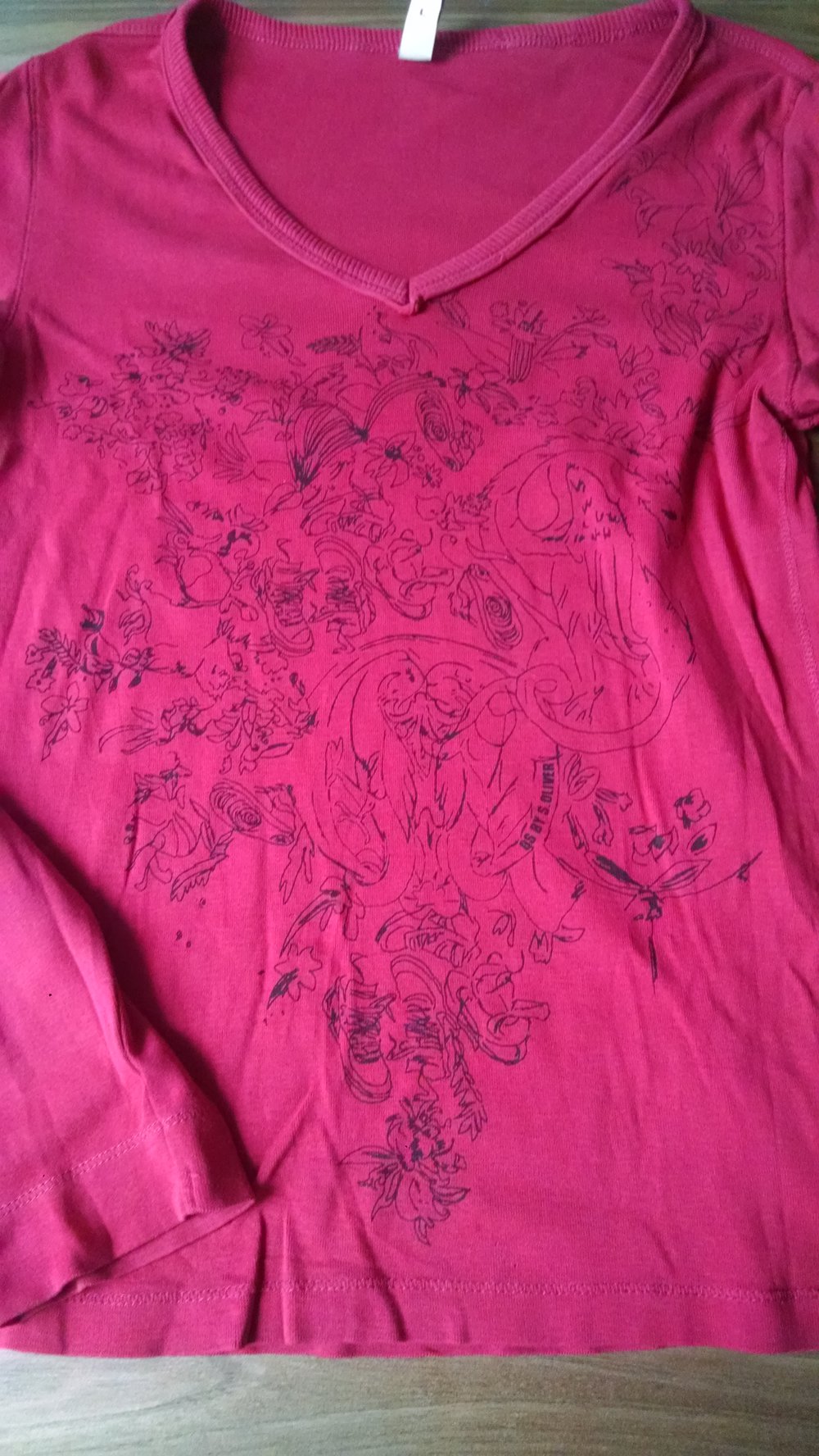 Rotes Langarmshirt