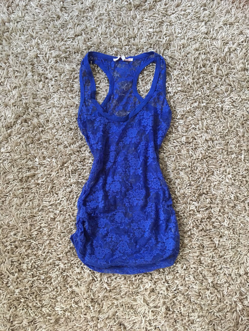 Tanktop Spitze Top Bluse Hemd Shirt Oberteil blau  34 XS Tally Weijl

Tolles Tanktop aus Spitze
knallige Farbe
wird über einem weißen oder unifarbenem Tanktop getragen
kann man aber auch am Strand über das Bikintop ziehen
es wurde gerne getragen und 