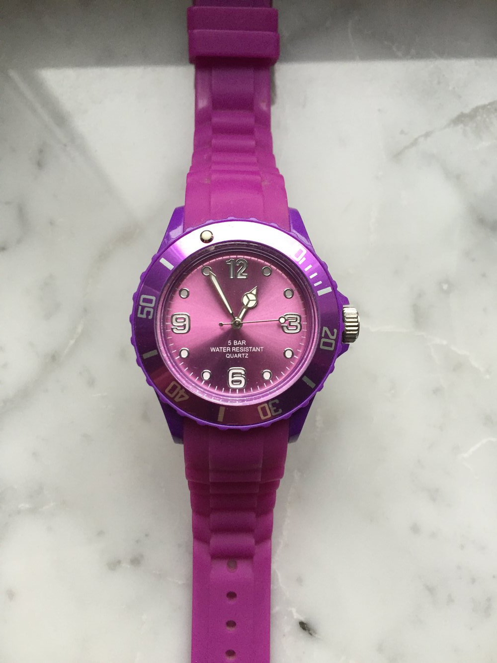 Uhr Lila