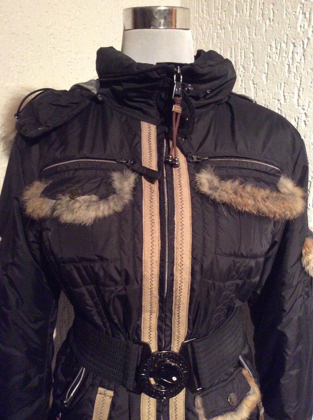 Nickelson Jacke Damenjacke Winterjacke neu XS schwarz mit Swarovski Stein im Gürtel 