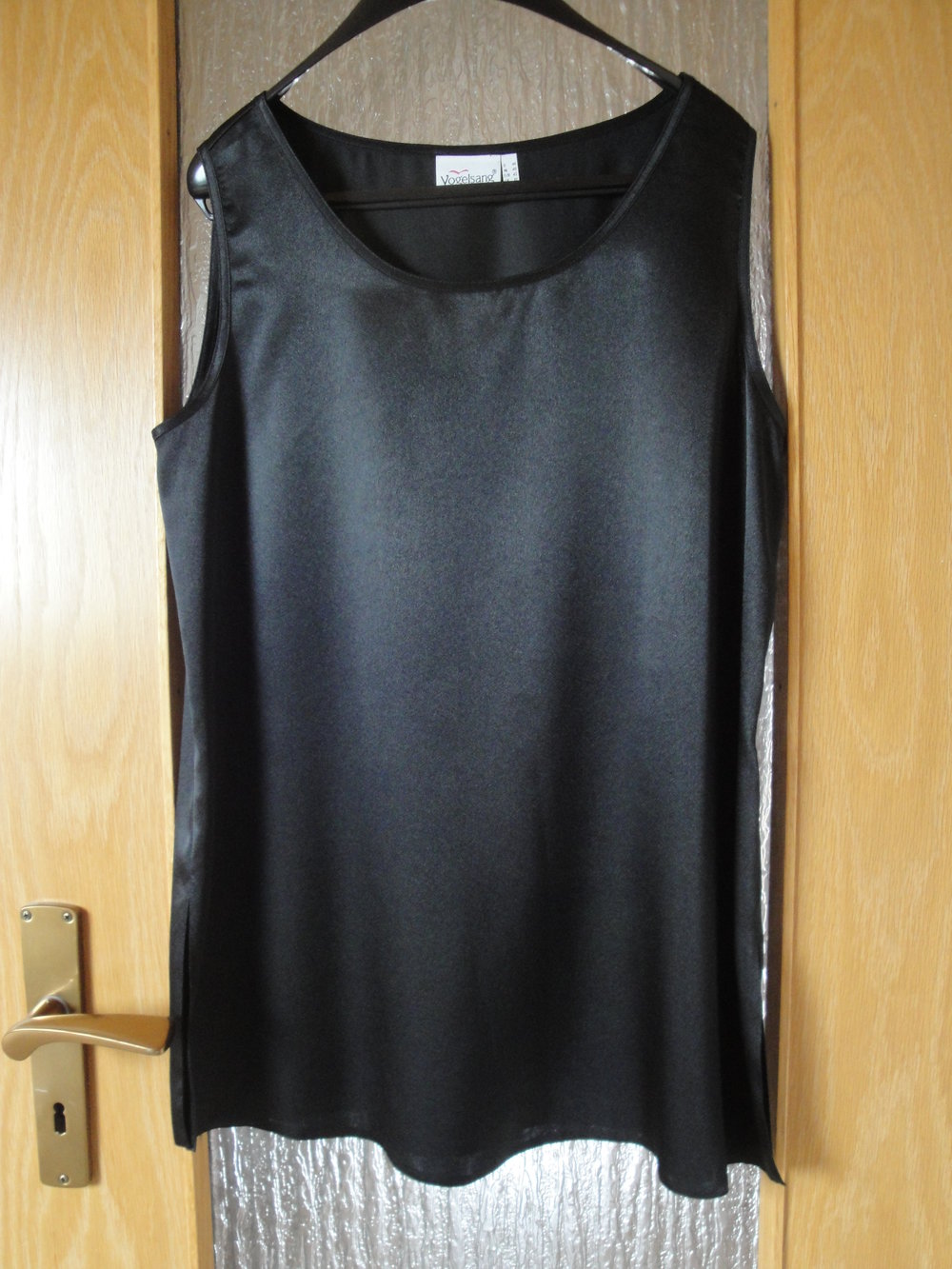 schwarzes Top