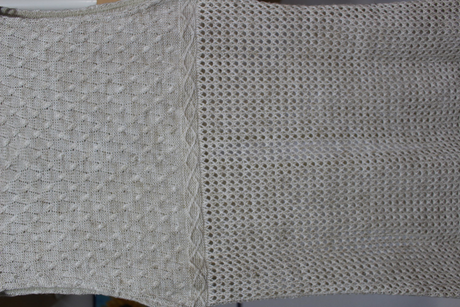 354. Neue lange Strickweste von Damart/Frankreich, Gr. 38, beige