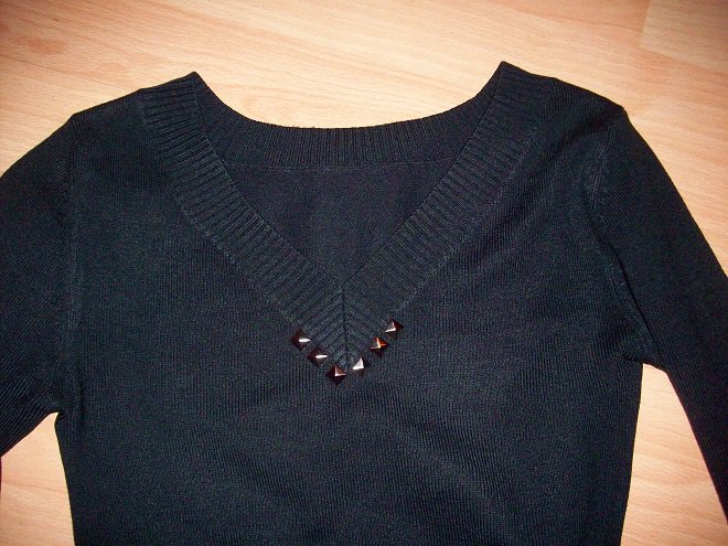 Langarm Shirt, V-Ausschnitt, Nieten, Gr. S