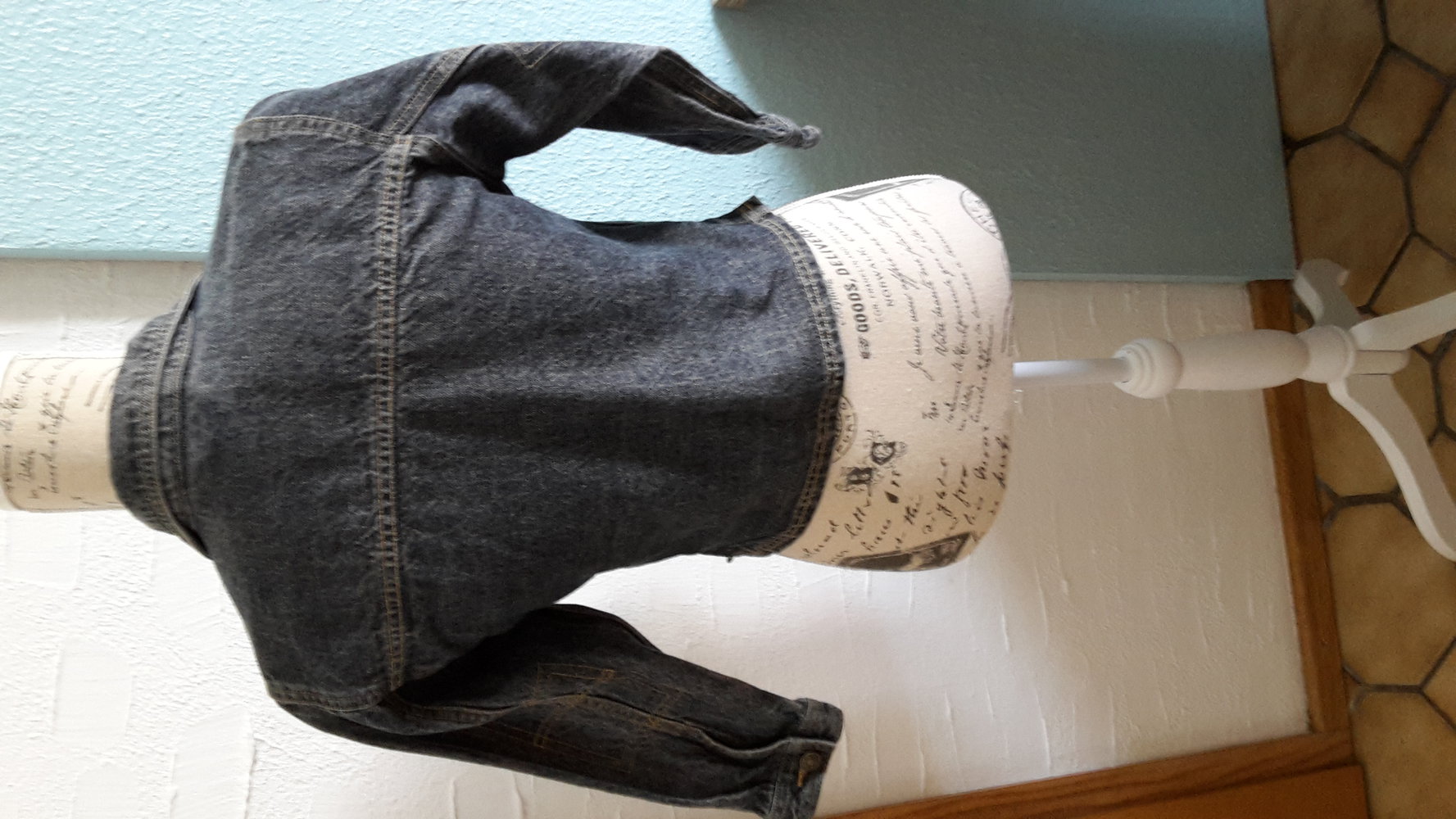 dunkelblaue Jeansjacke 128, XS, mit vielen Applikationen ten club unisex