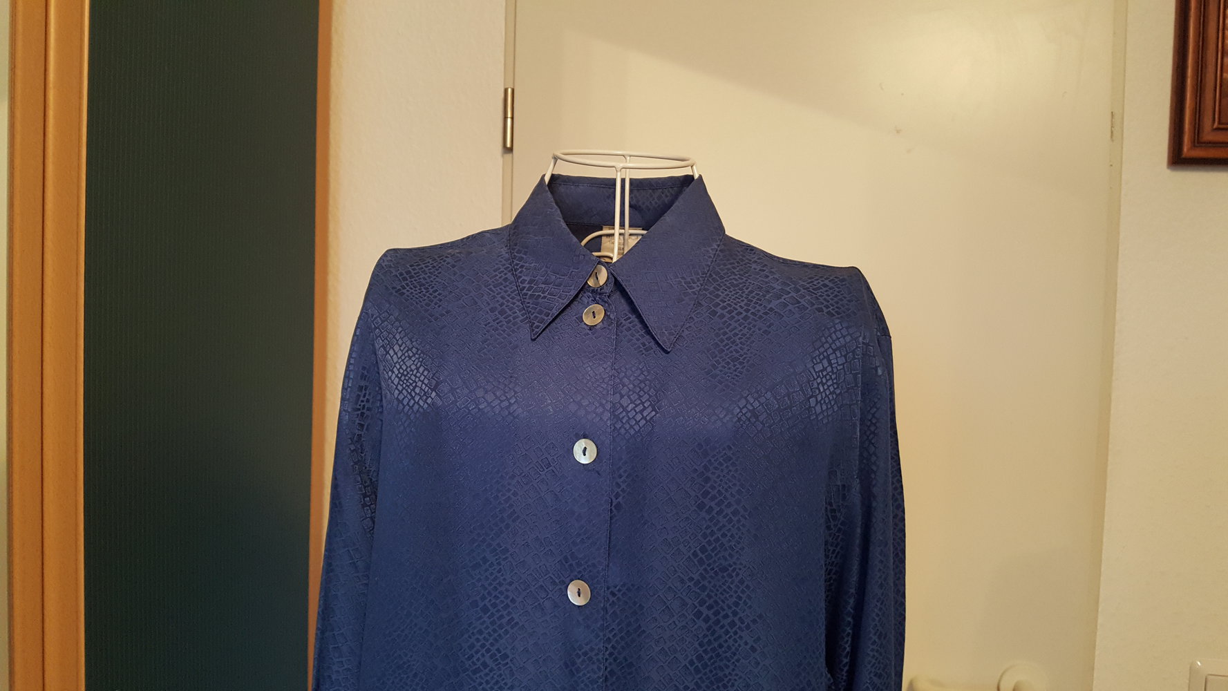367. Edle blaue Seidenbluse, Gr. 38-40