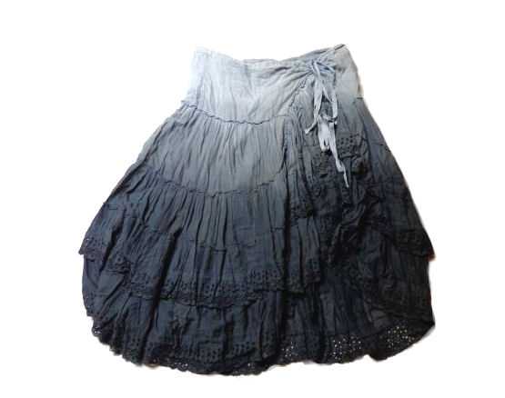 Asymmetrischer Stufenrock Batik und Lochstickerei Spitze