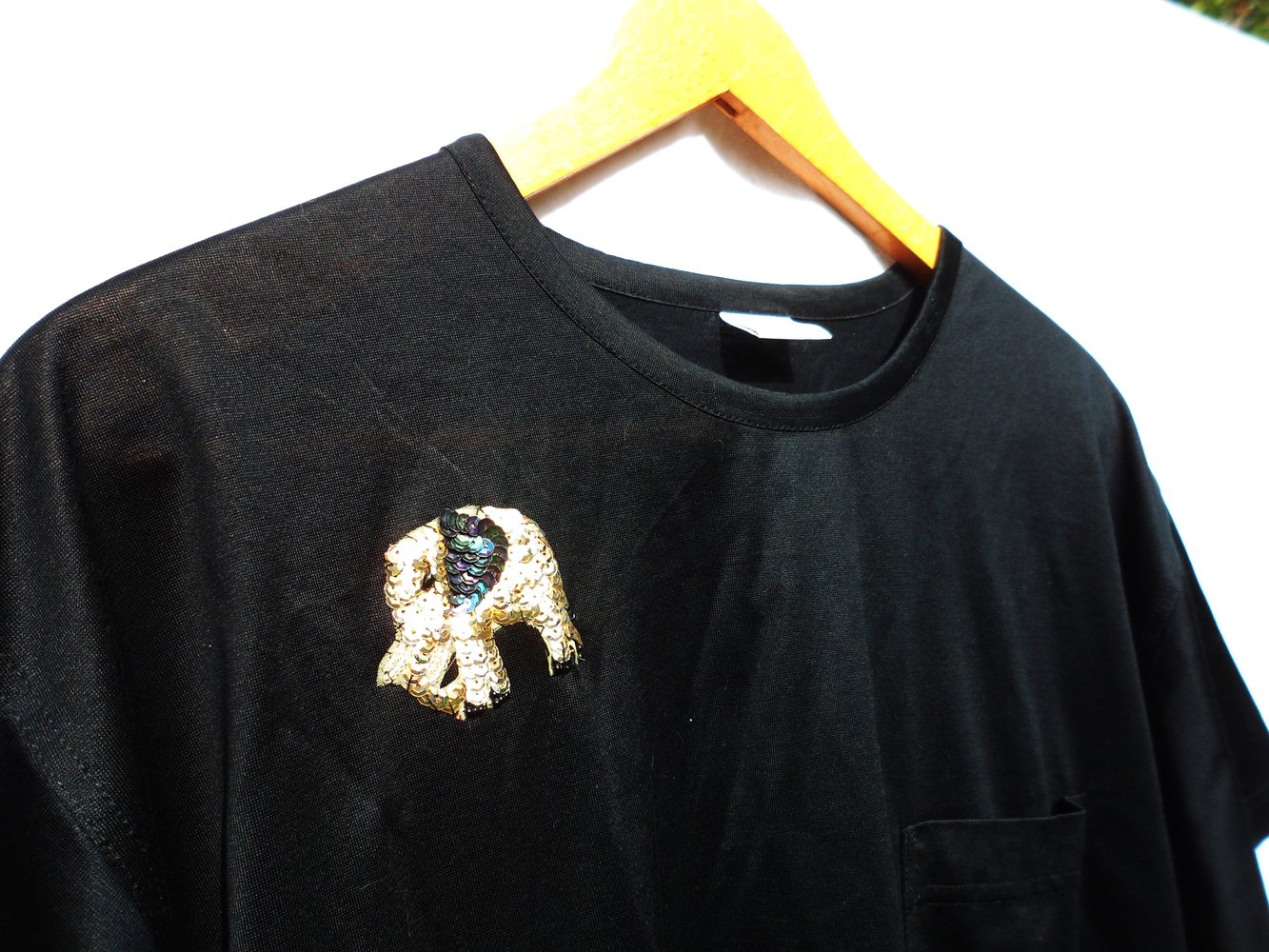 Schwarzes Basic Shirt Elefant