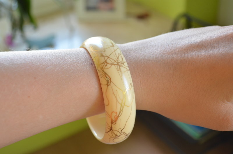 Beiger Armreif