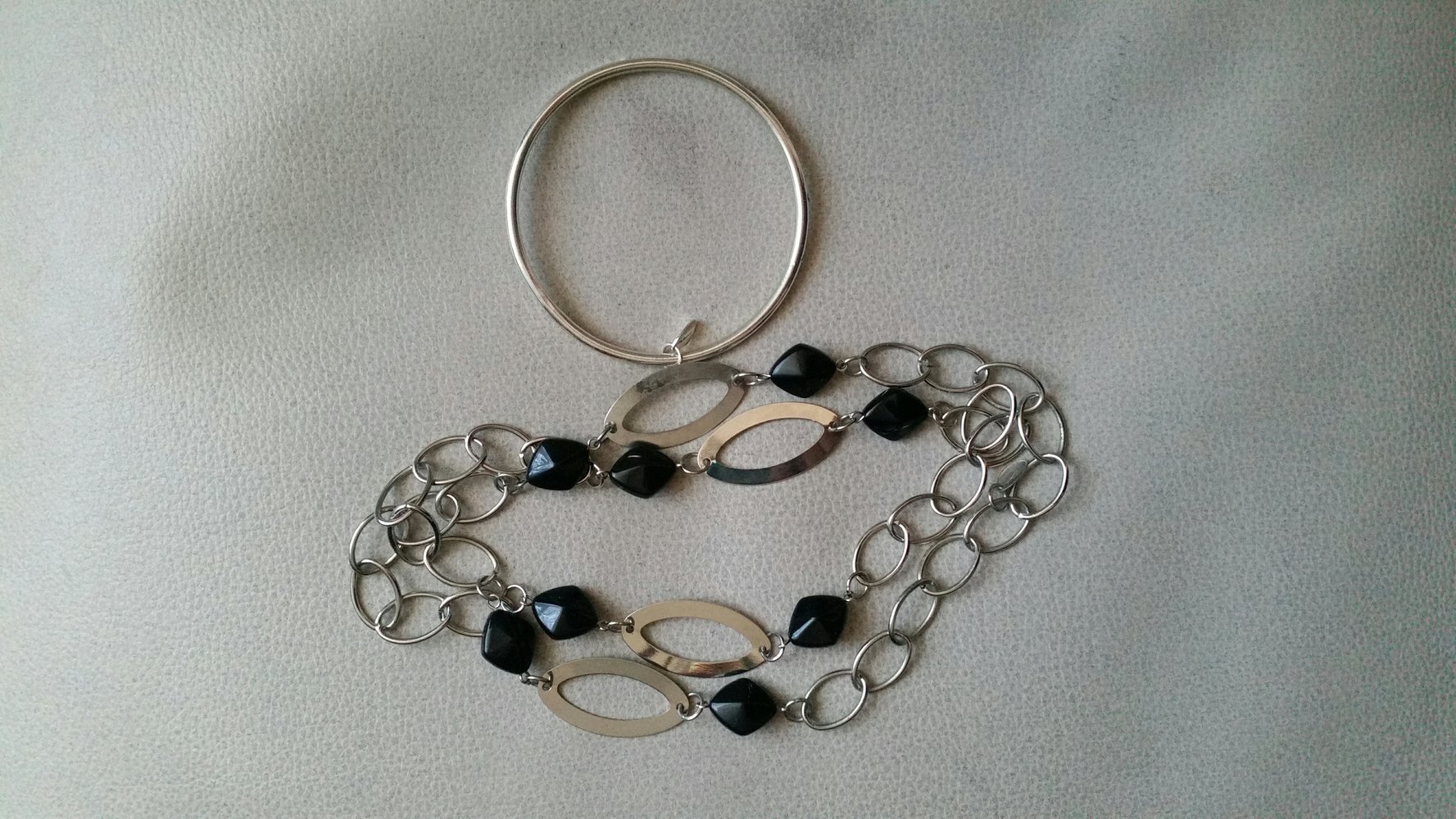 Kette mit Armreif 