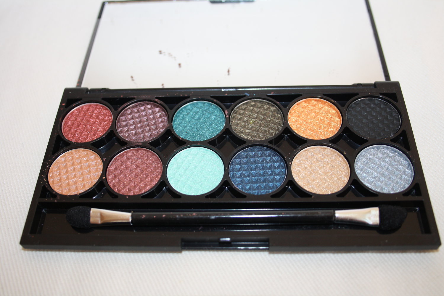 * Sammlerstück Sleek divine Jewels Lidschatten Palette