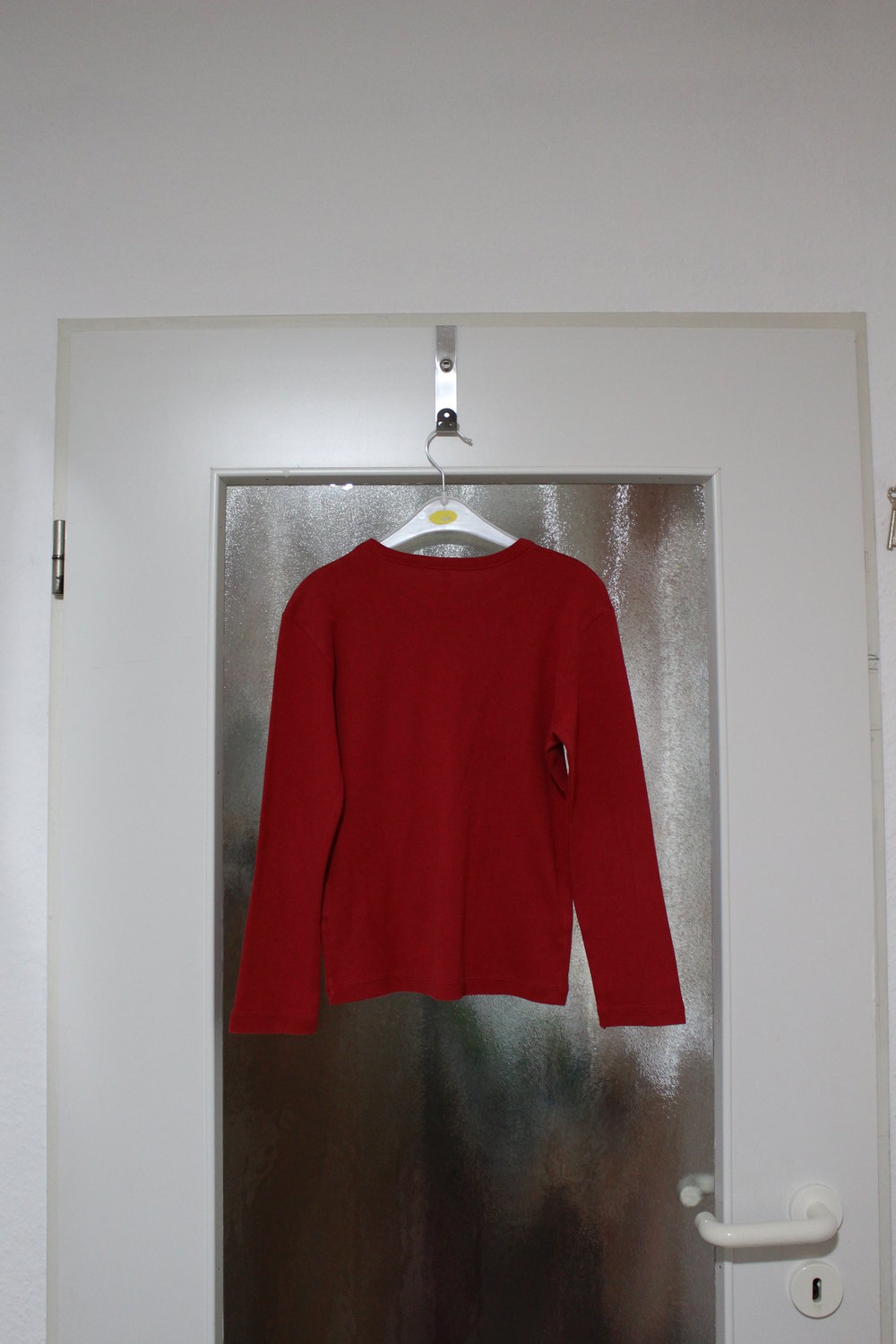 91. Rotes T-Shirt von United Colors of Benneton, Gr. 140