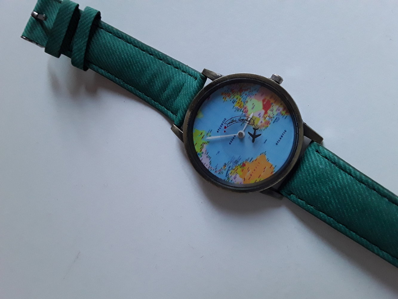 NEU! Uhr mit Weltkarte