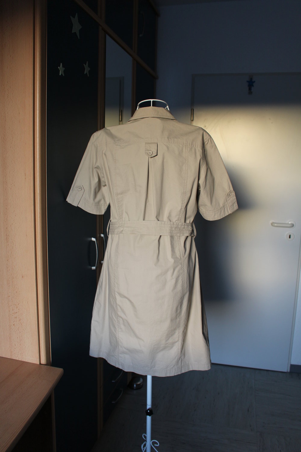 43. Kleid, hell-khaki, Gr. 38