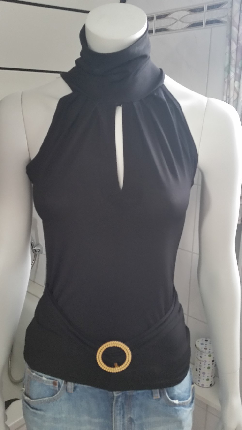 schwarzes Top