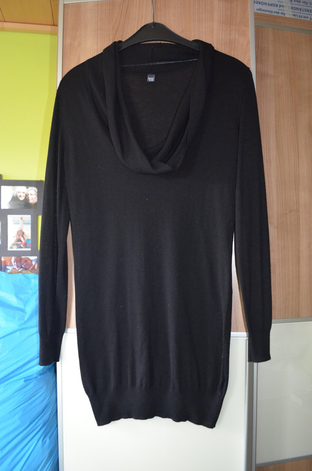Schwarzes Strickkleid