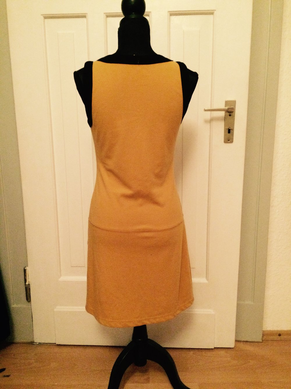 Hübsches Retro-Kleid in gelb