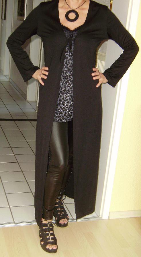 Schwarzer langer dünner Mantel von Orsay Gr. M